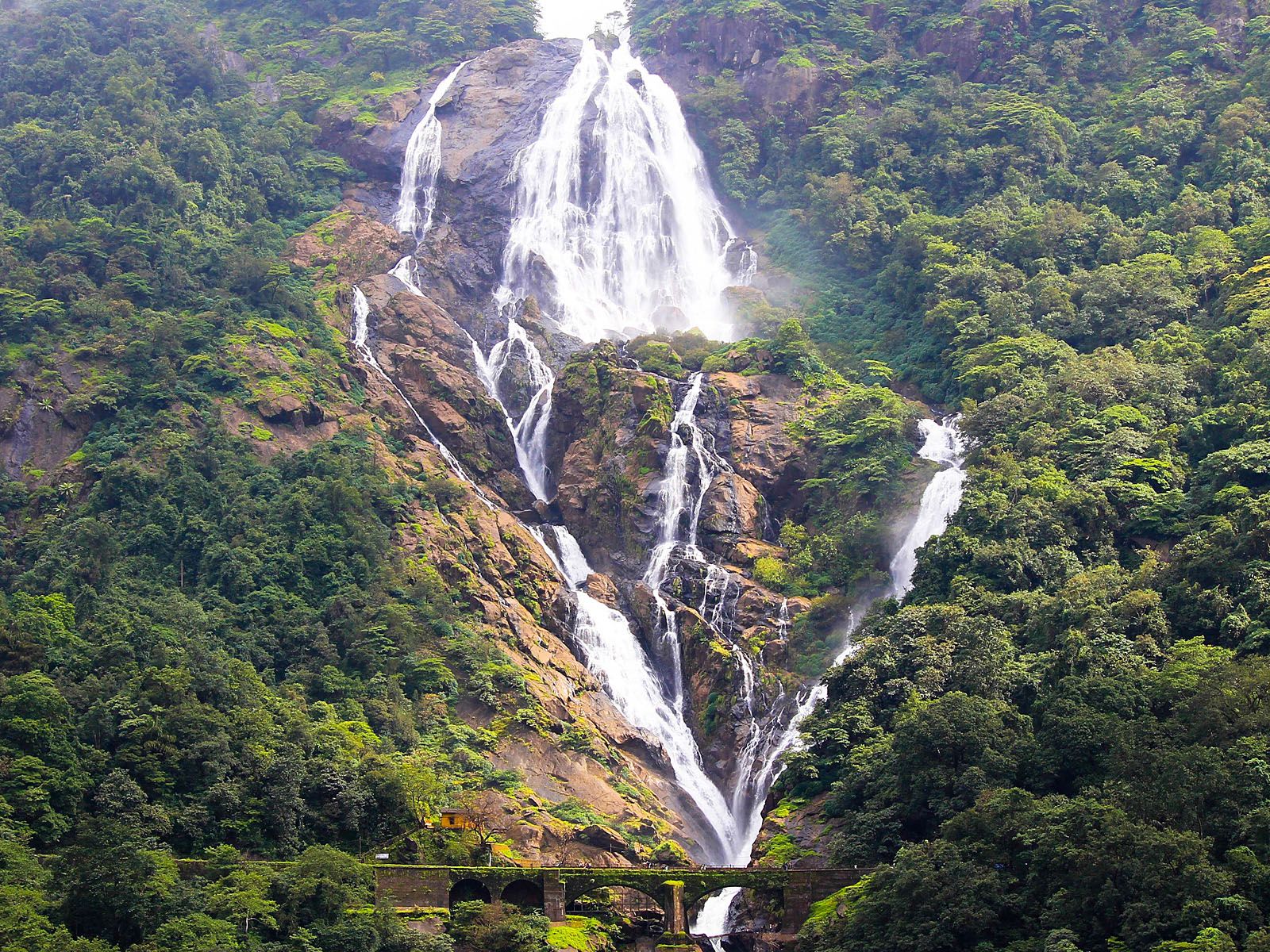 Водопад Дудсагар