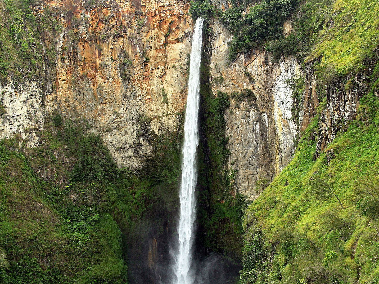 Download this Sipisopiso Waterfall picture