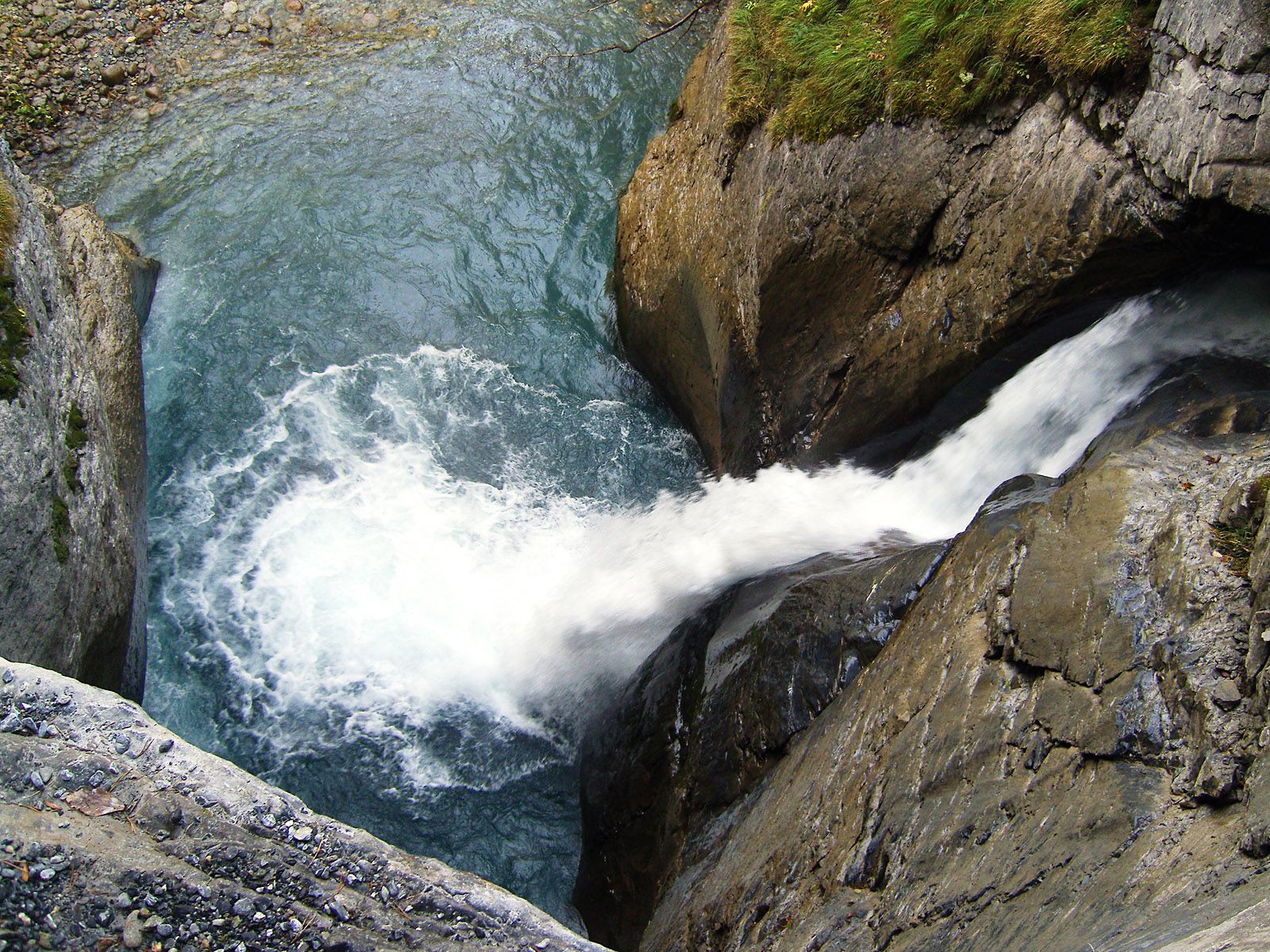 Трюммельбахский водопад внизу