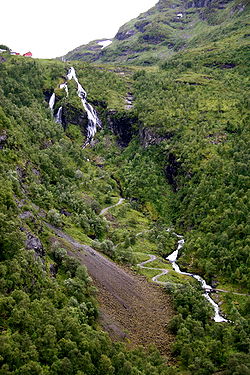 Водопад Мирдальсфоссен