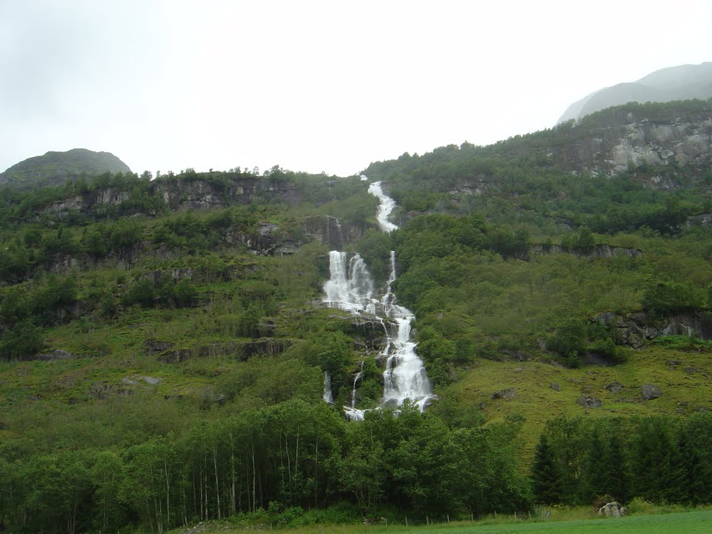 Водопад Хольгамефоссен