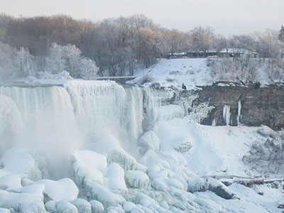 Ниагарский водопад замерз