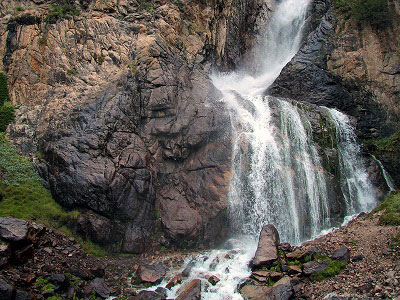 водопад Бурхан-Булак в Казахстане