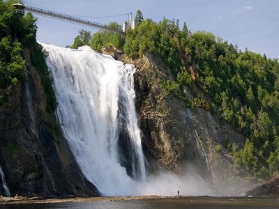Водопад Монморанси в Квебеке