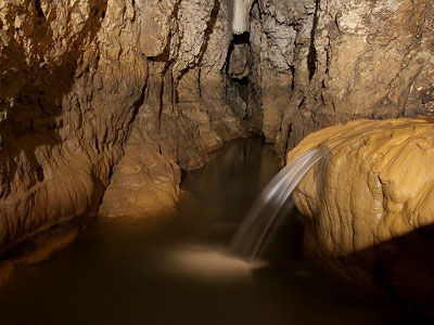 Водопад в пещере Пекло