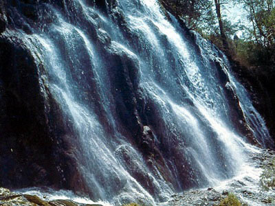Водопад в урочище Сари-Хосор