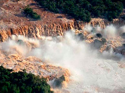 водопады Игуасу наводнение